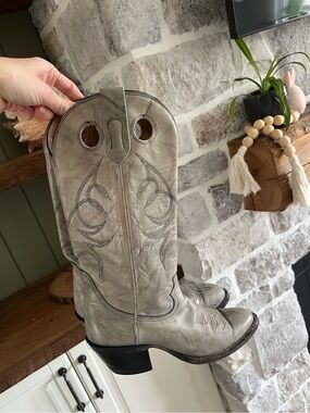 Girls Cream Western Pull-On Leather Boots with Decorative Stitching